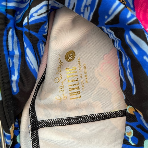 Lilly Pulitzer Luxletic Set with Blue and Pink Accents - Picture 10 of 14